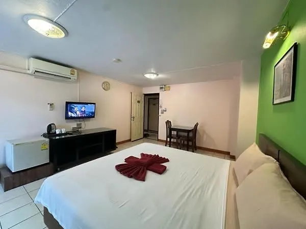 호텔 Grand Mandarin Latphrao 130 - No Parking 2*