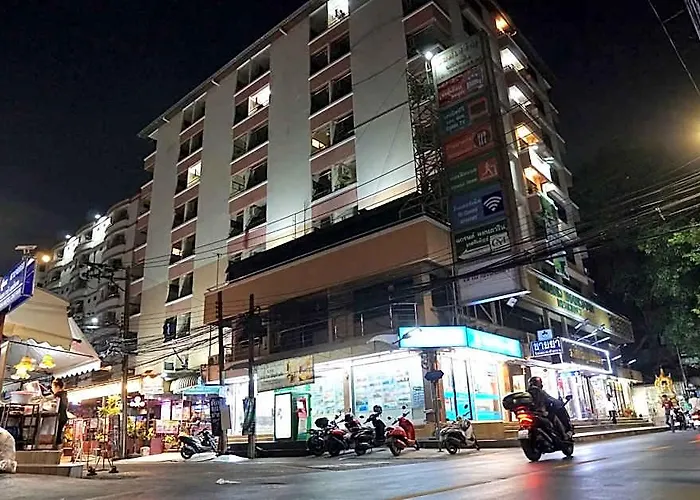 호텔 Grand Mandarin Latphrao 130 - No Parking 2*