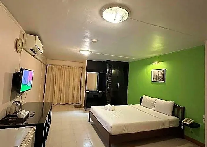호텔 Grand Mandarin Latphrao 130 - No Parking 2*