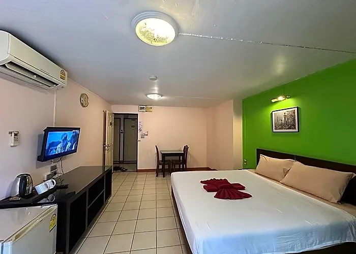 호텔 Grand Mandarin Latphrao 130 - No Parking 2*