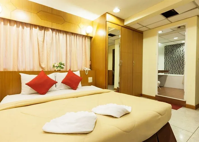 호텔 Grand Mandarin Latphrao 130 - No Parking 2*
